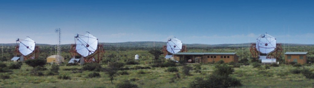 شکل ۲: تلسکوپ‌های پرتوگامای HESS.
