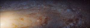 تصویر ۷: بخشی از کهکشان آندرومدا. دقت این تصویر آن‌قدر زیاد است که می‌توان ستاره‌های این کهکشان را در فاصله‌ی ۲.۵ میلیون سال نوری از ما از یکدیگر تفکیک کرد.