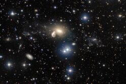 توده‌های ستاره‌زا با فلزیت کم در ظهر کیهانی